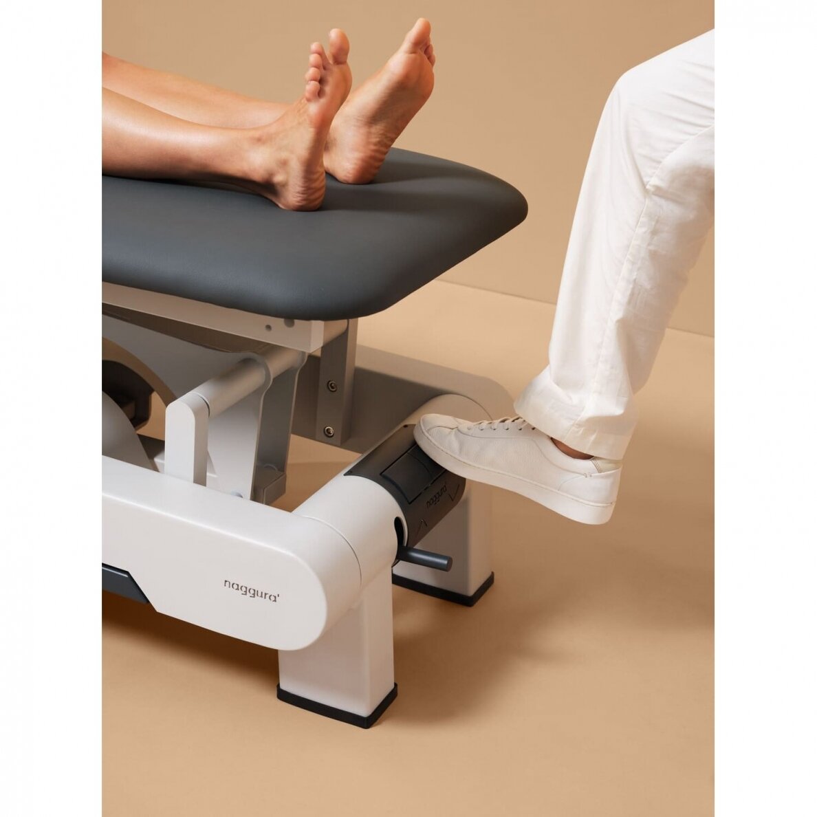 Naggura N'RUN Electric 2 Piece 1 Motor Therapy Table N'RUN4 5 Naggura N'RUN Electric 2 Piece 1 Motor Therapy Table N'RUN4 5