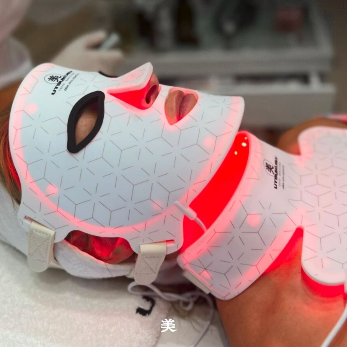 UTSUKUSY LUXON LED face+neck+décolleté mask 9